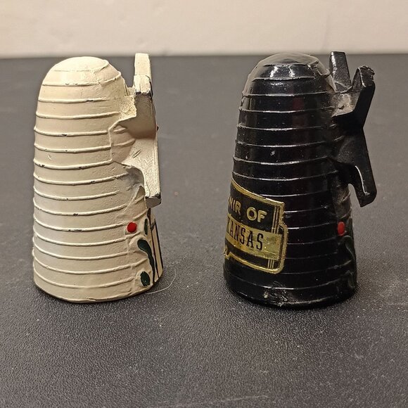 VTG Dutch Windmill Salt & Pepper Shakers Souvenir Of Caney Kansas Hand-Painted - Picture 12 of 15